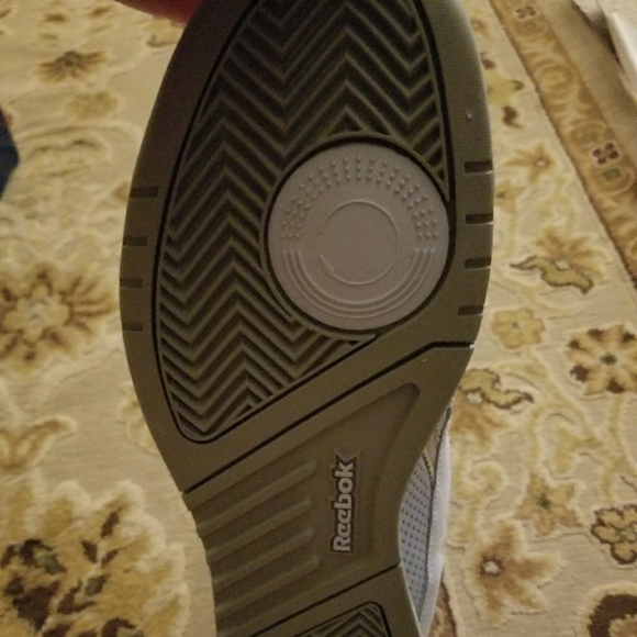 Brand New 9 1/2 Baby Blue Mesh and Suede Reeboks - Picture 3 of 7